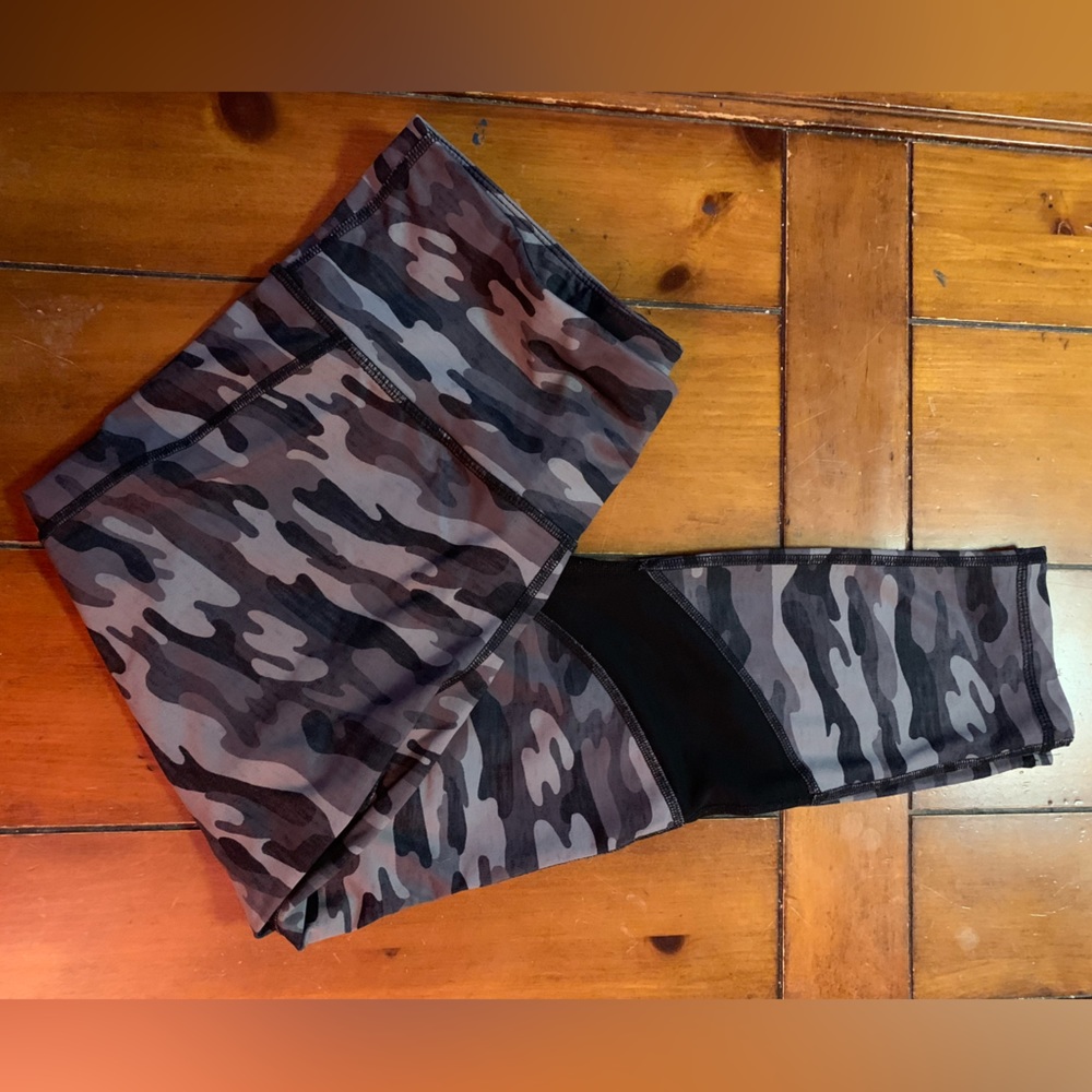 Xfrsio camo leggings, size L